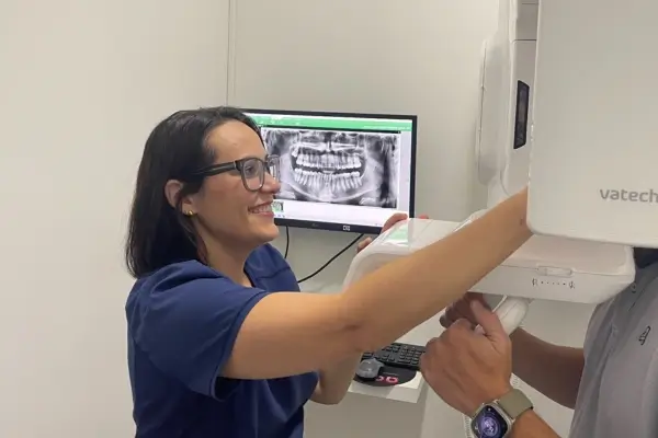 Dra. Katerin en la clínica Smilecare Las Palmas